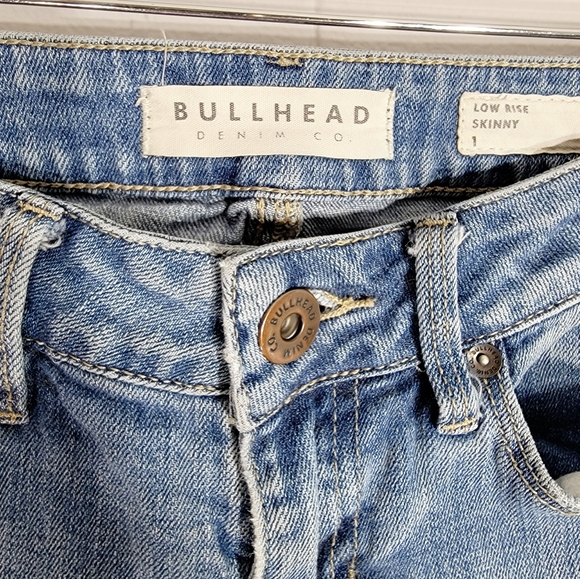Bullhead Denim Low Rise Distressed Skinny Jeans Size 1 - Picture 3 of 7